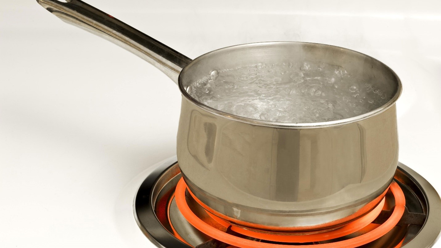 Remove chlorine from tap water by boiling water